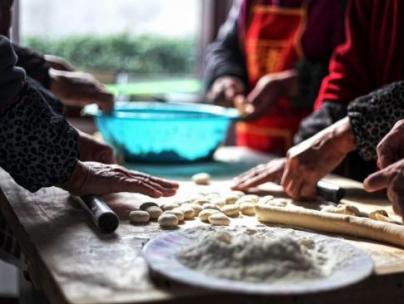 因为过年，这个民族发明了“沙琪玛”56枝花手工